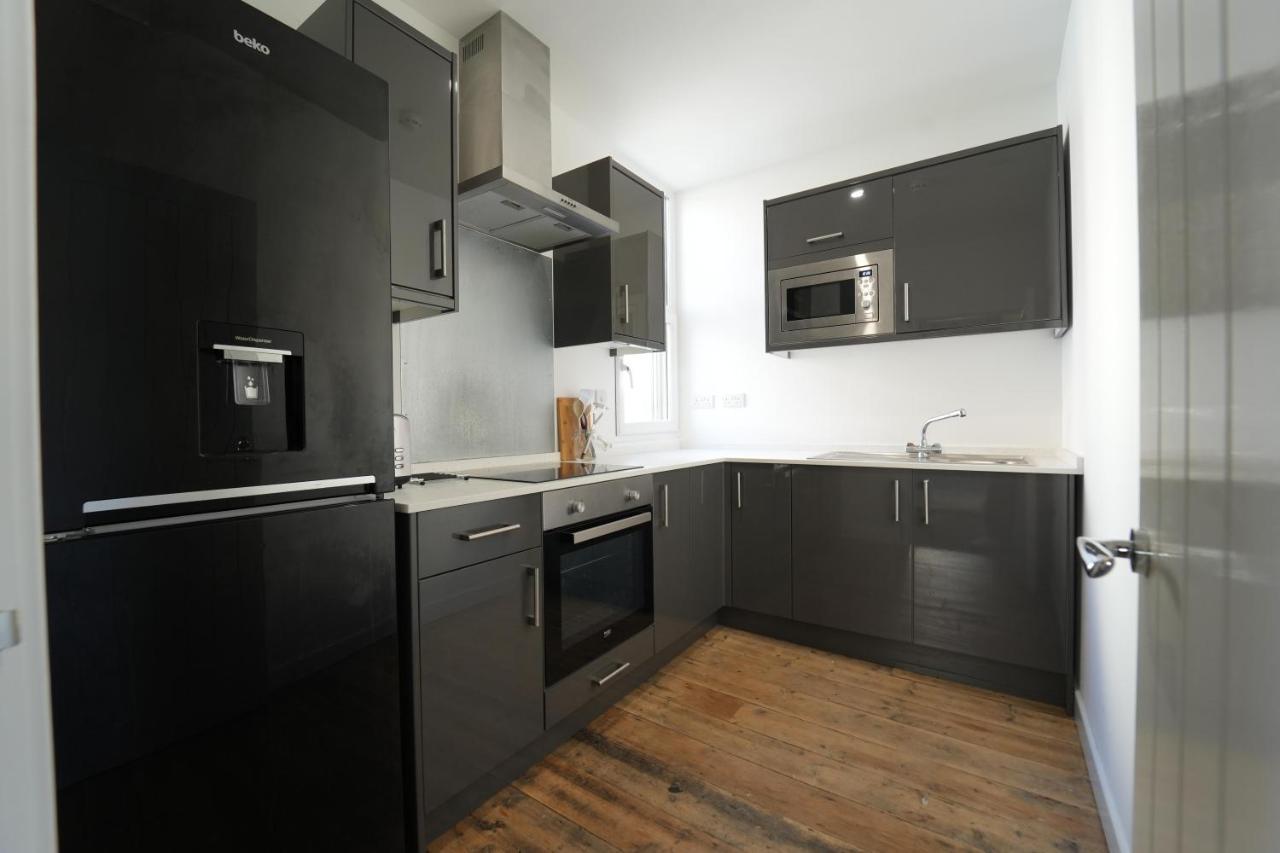 Gorgeous Comfortable Apartment On The High Street Merthyr Tydfil Exteriér fotografie