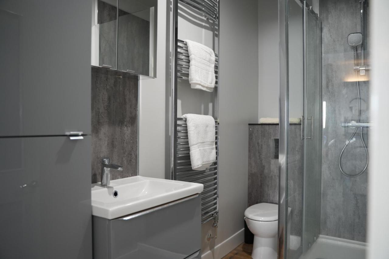 Gorgeous Comfortable Apartment On The High Street Merthyr Tydfil Exteriér fotografie