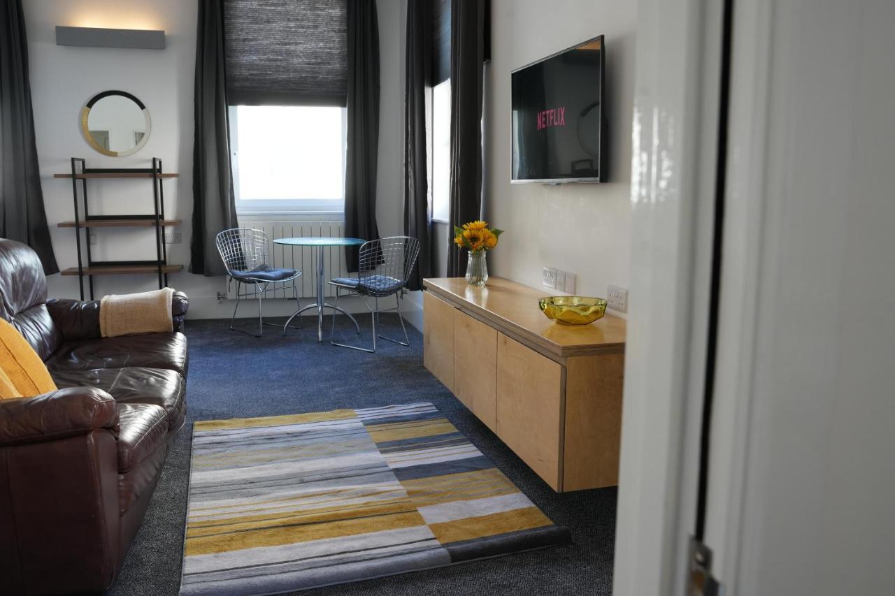 Gorgeous Comfortable Apartment On The High Street Merthyr Tydfil Exteriér fotografie
