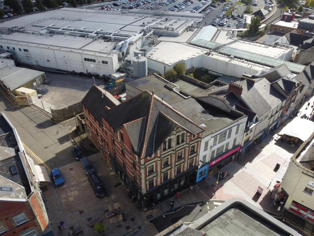 Gorgeous Comfortable Apartment On The High Street Merthyr Tydfil Exteriér fotografie